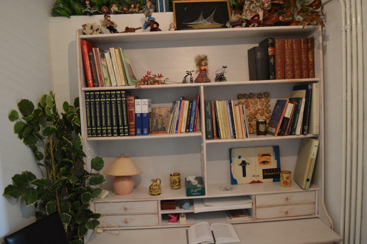Apartment In The Center Of Aigio F Exteriör bild