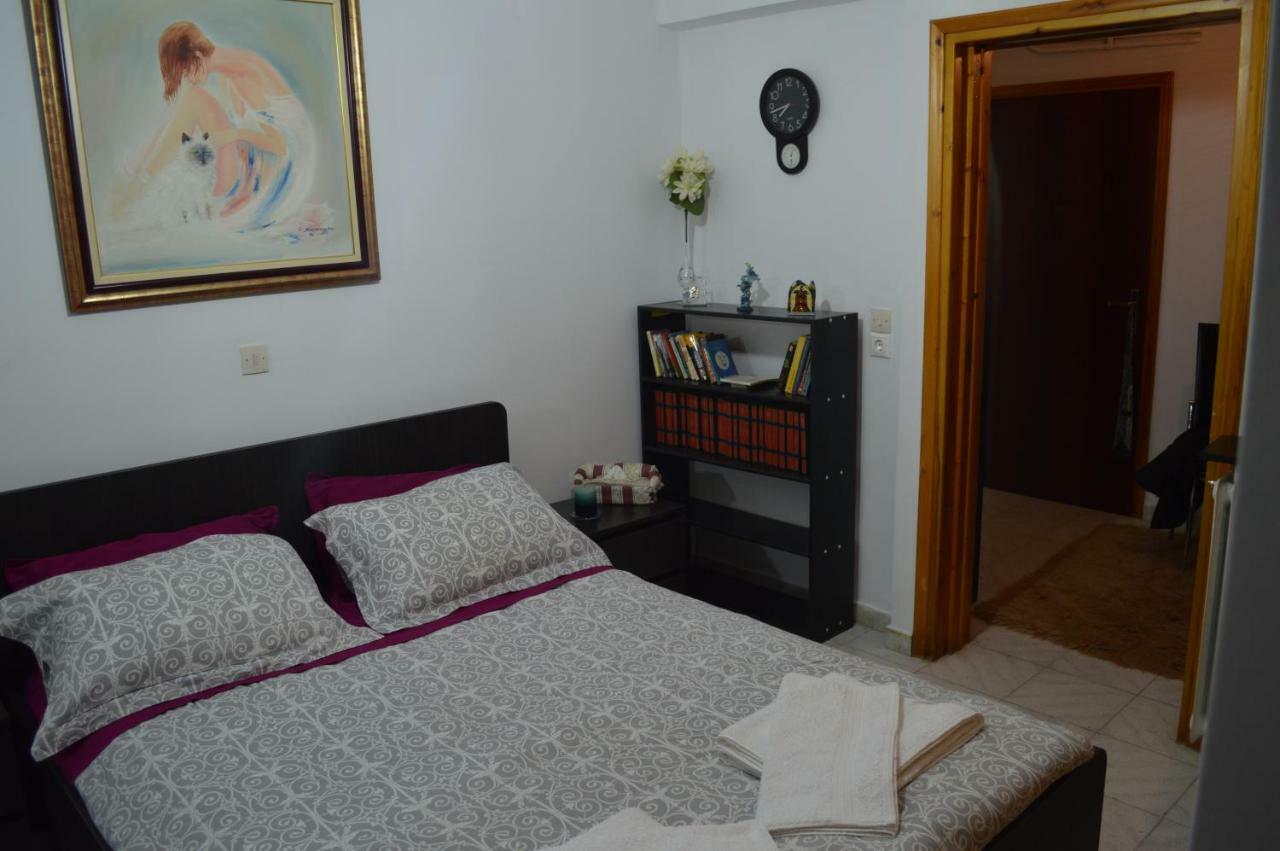 Apartment In The Center Of Aigio F Exteriör bild