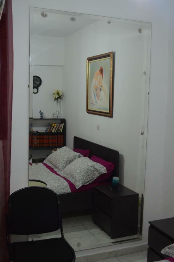 Apartment In The Center Of Aigio F Exteriör bild